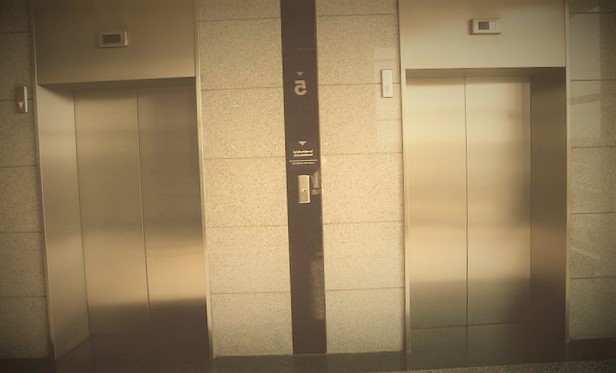Quelques petits secrets sur les ascenseurs, Paris