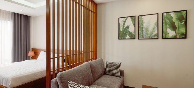 Hire an interior decorator for your house !